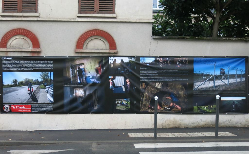 "Romania, les nouvelles routes de l'exil", sur le mur du foyer de la Cimade